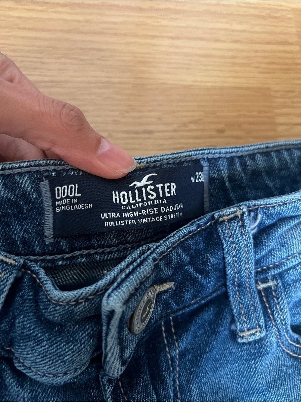 Hollister Ultra High Rise Dad Jean Distressed size 000L - Picture 2 of 4